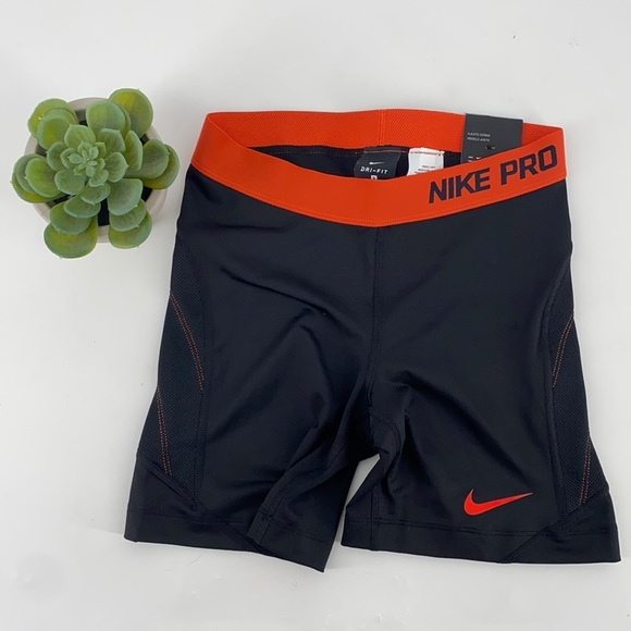 Nike Pants - Nike Pro Women’s Shorts